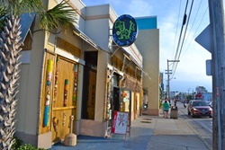 outside of the 8th ave tiki bar and grill, pet friendly restaurant in Myrtle Beach, SC